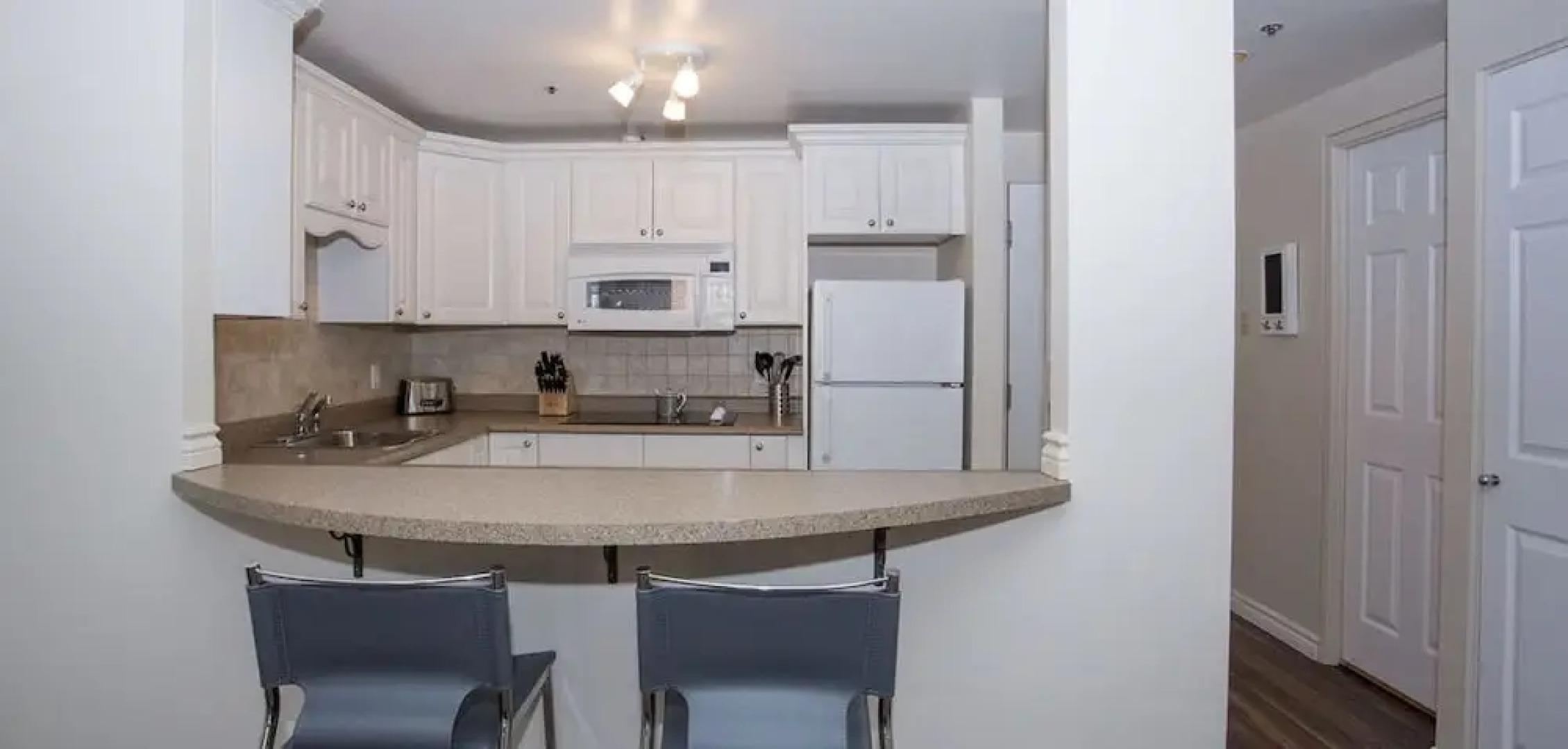 Moore Suites - Waterfront Place