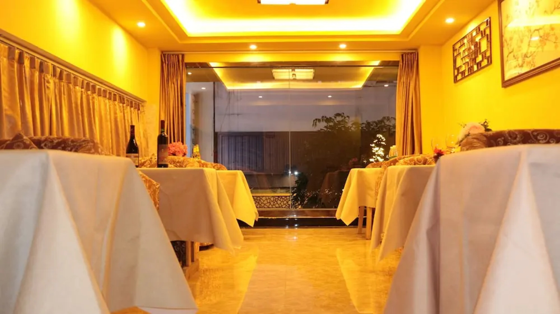 Mount Emei Moon Bay Hotel