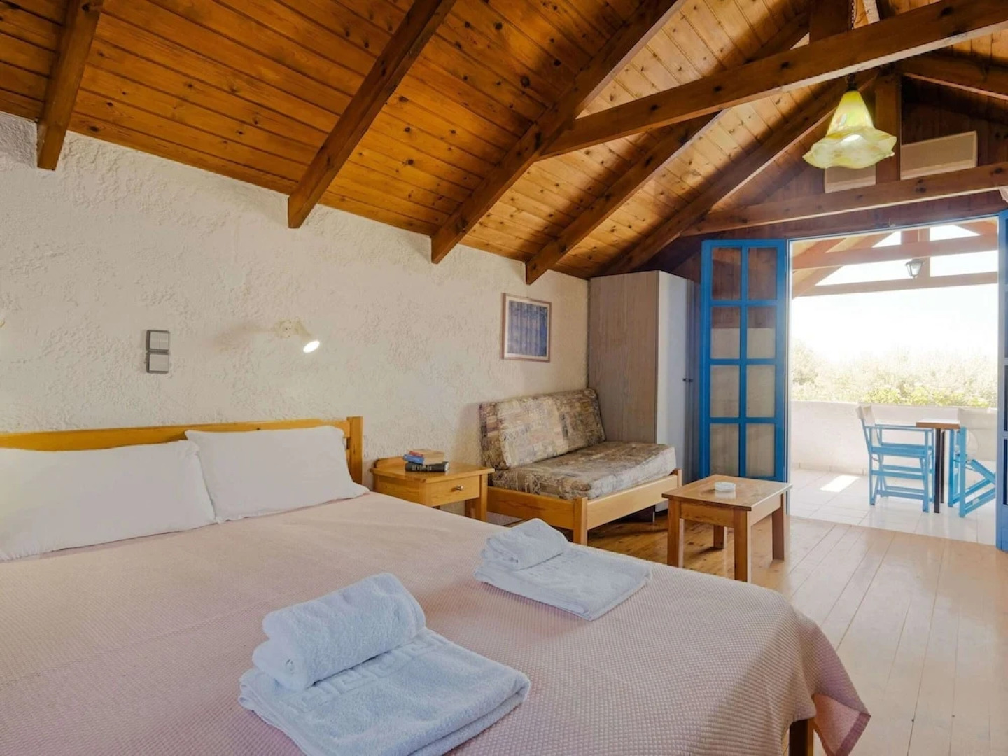 Aesthetic Holiday Home in Palaiochora near Sea Beach