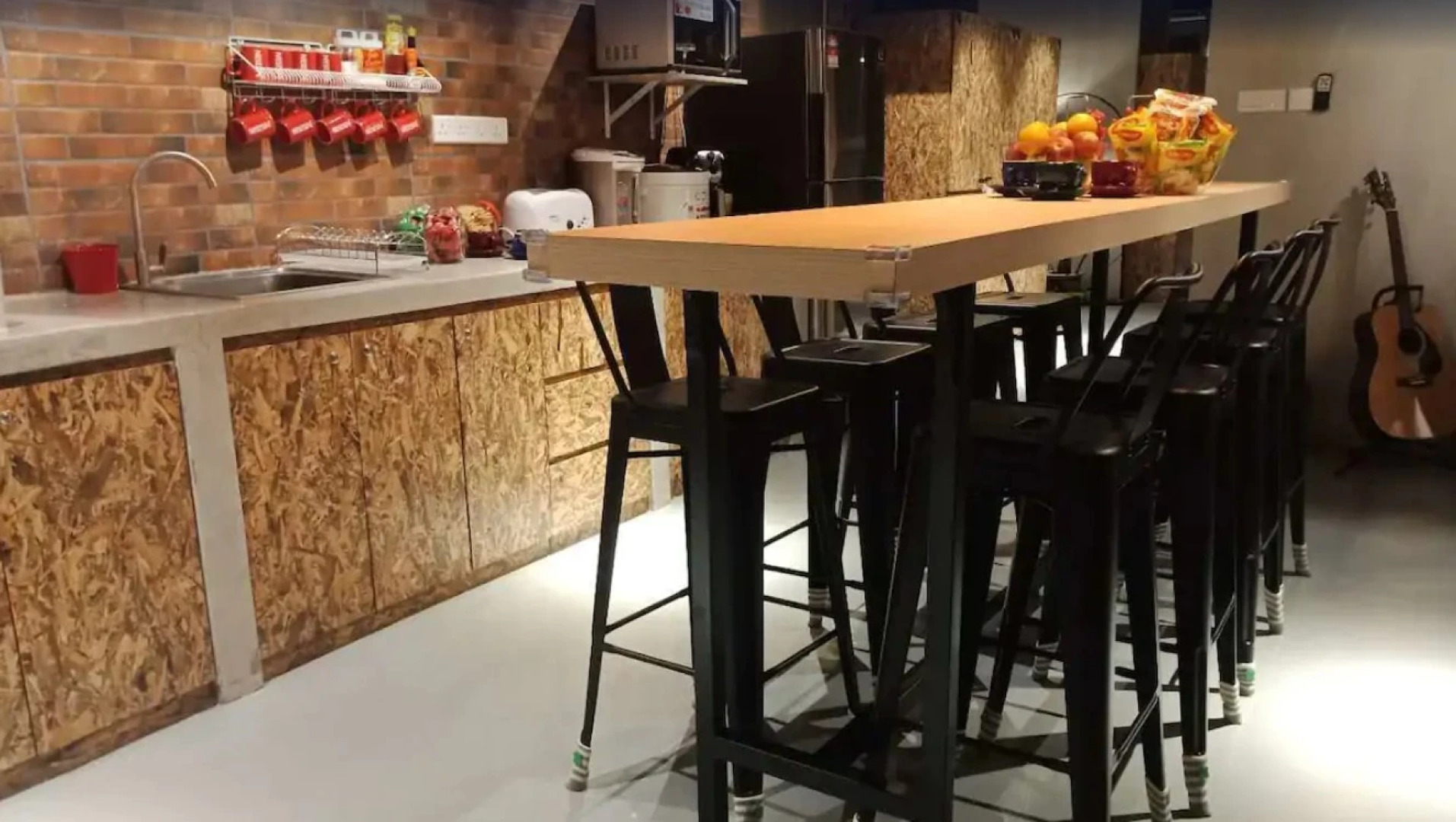 Homy Seafront Hostel