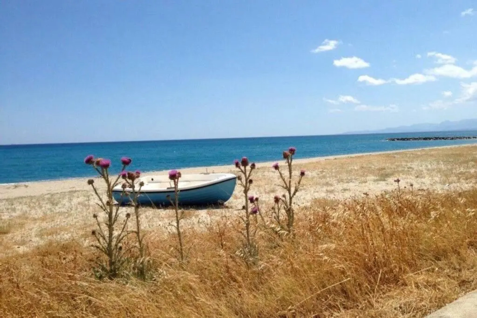 Caulonia, 2 bed 1st Floor Apartment Close To Beach