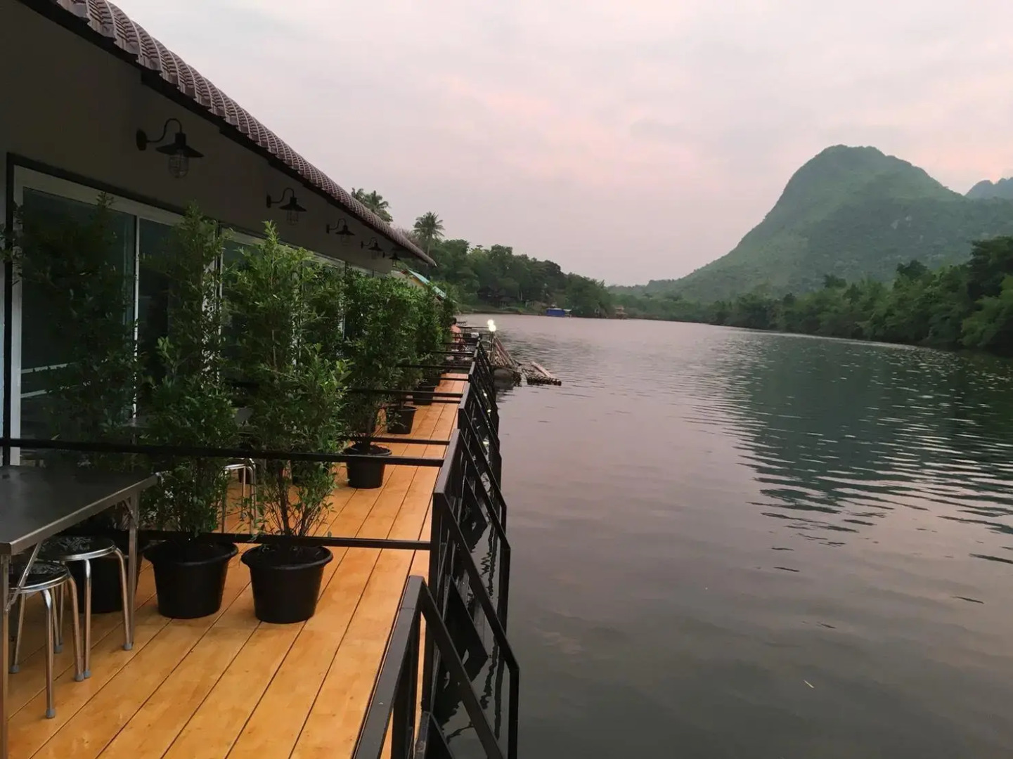 River Hill Side Resort