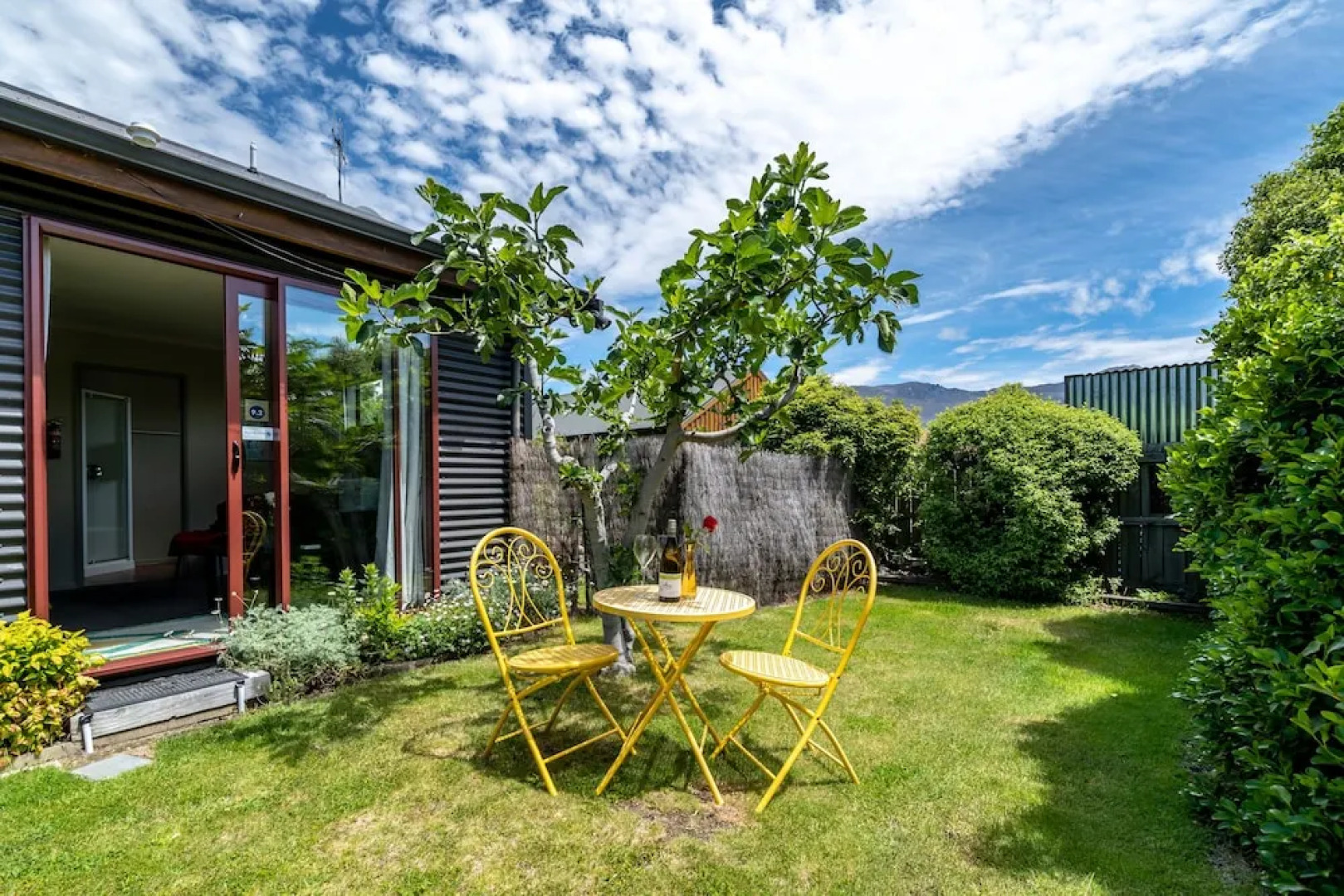 Cosy Contemporary Hideaway