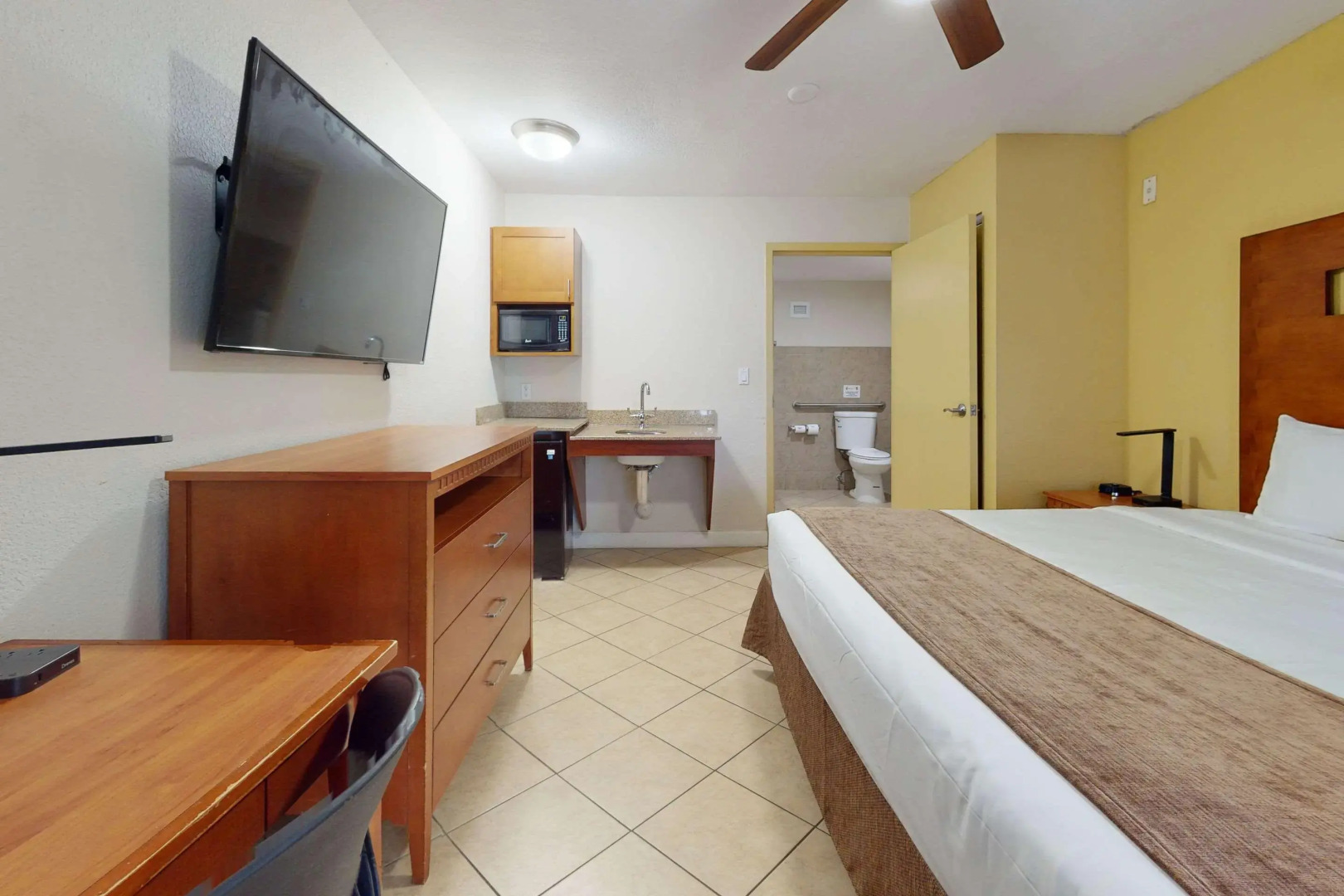 Rodeway Inn & Suites Fort Lauderdale Airport / Cruise Port