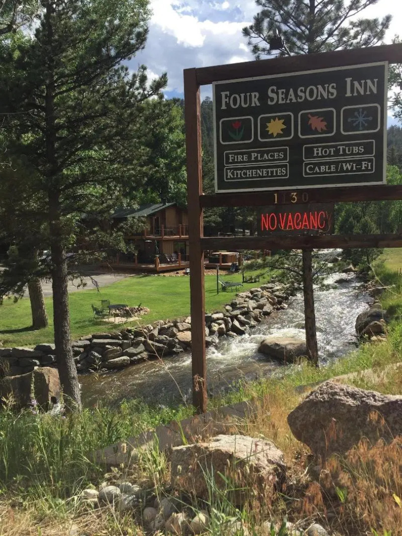 4 Seasons Inn on Fall River