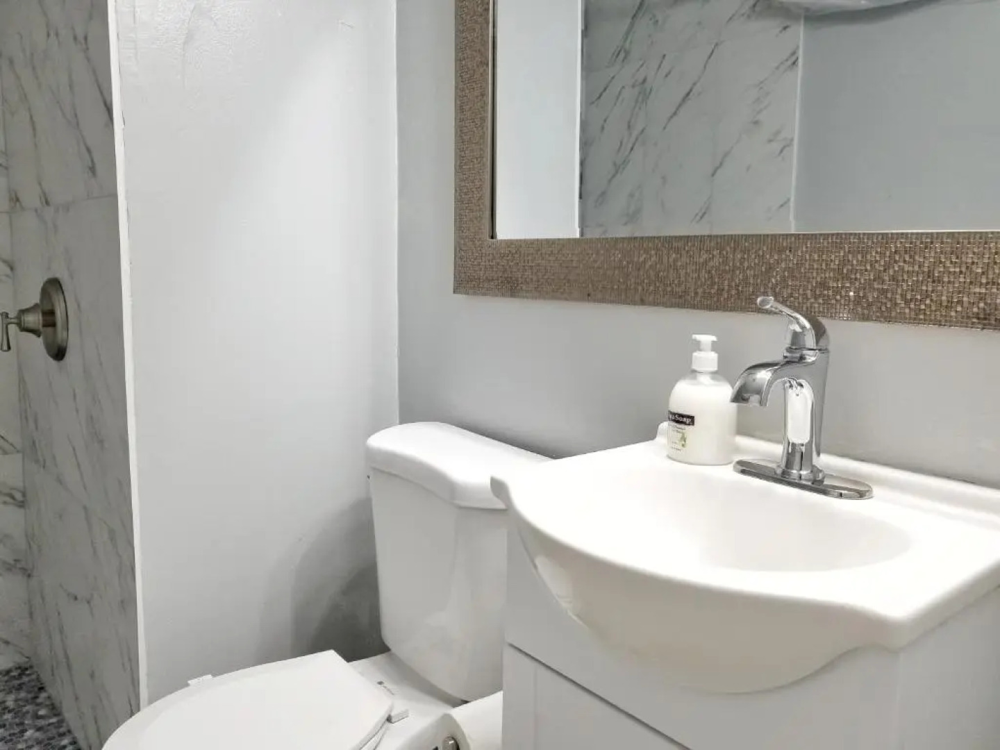 Glam Private Studio 4 Miles from Hard Rock Stadium