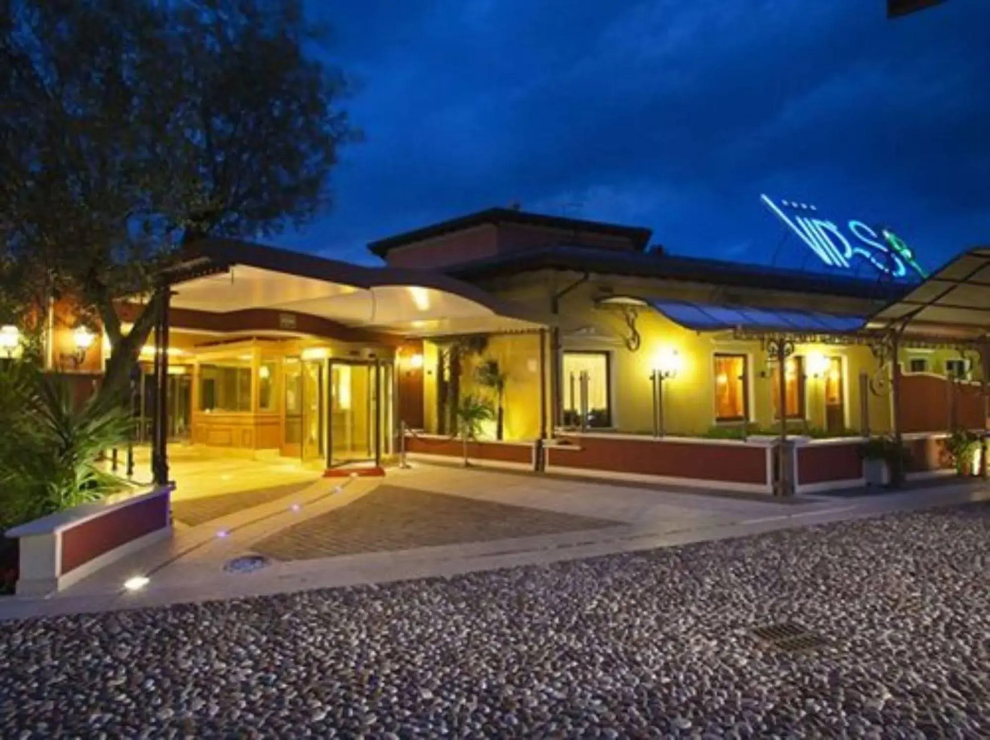 Vip's Motel Luxury Accommodation & Spa