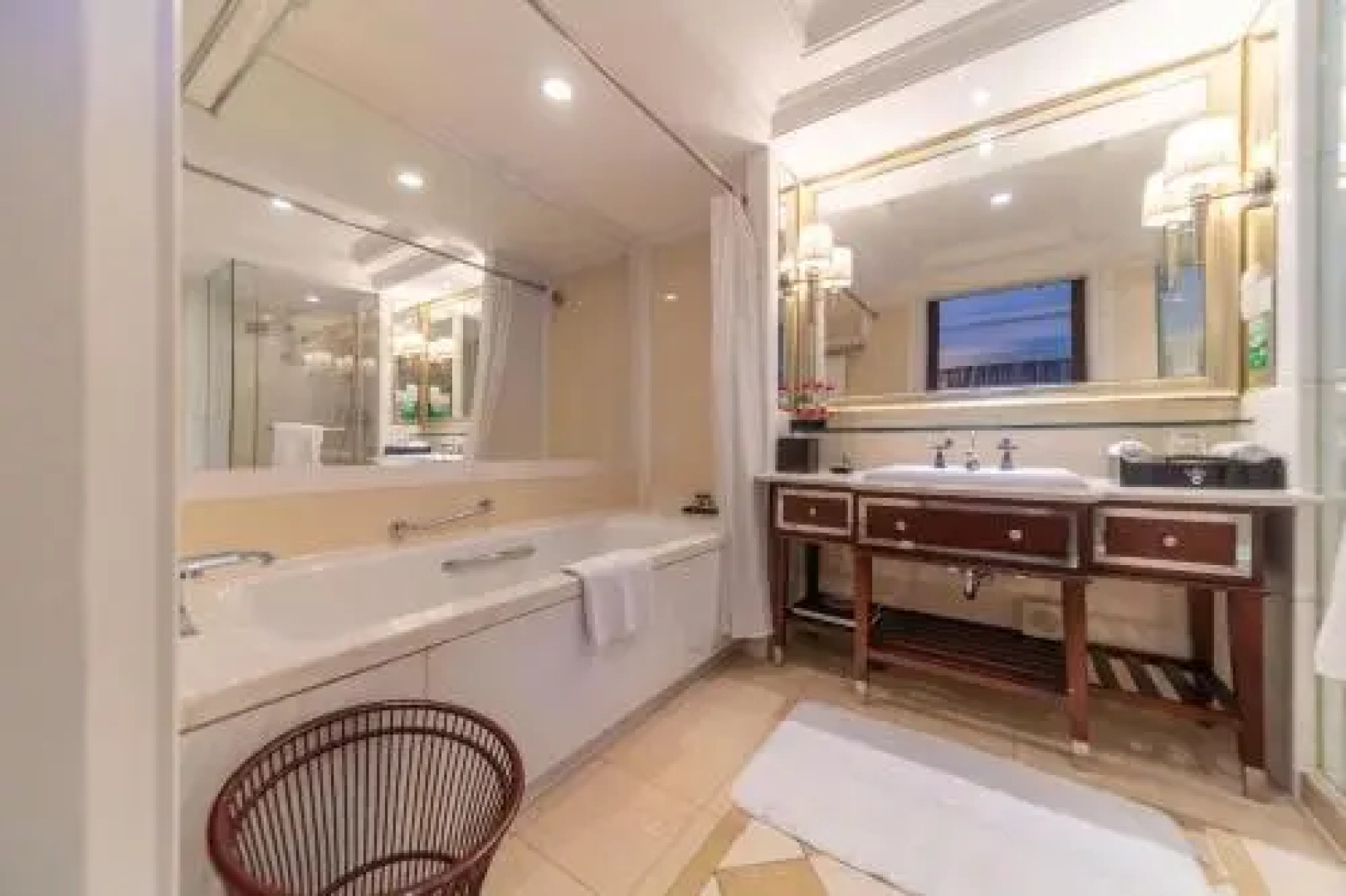 Ramada Yichang Hotel