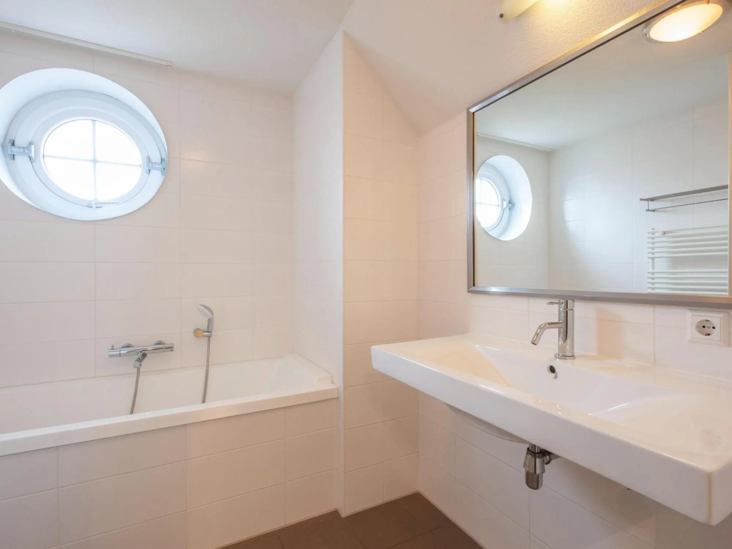 Restyled villa with infrared sauna, in a holiday park, 400 m from the sea