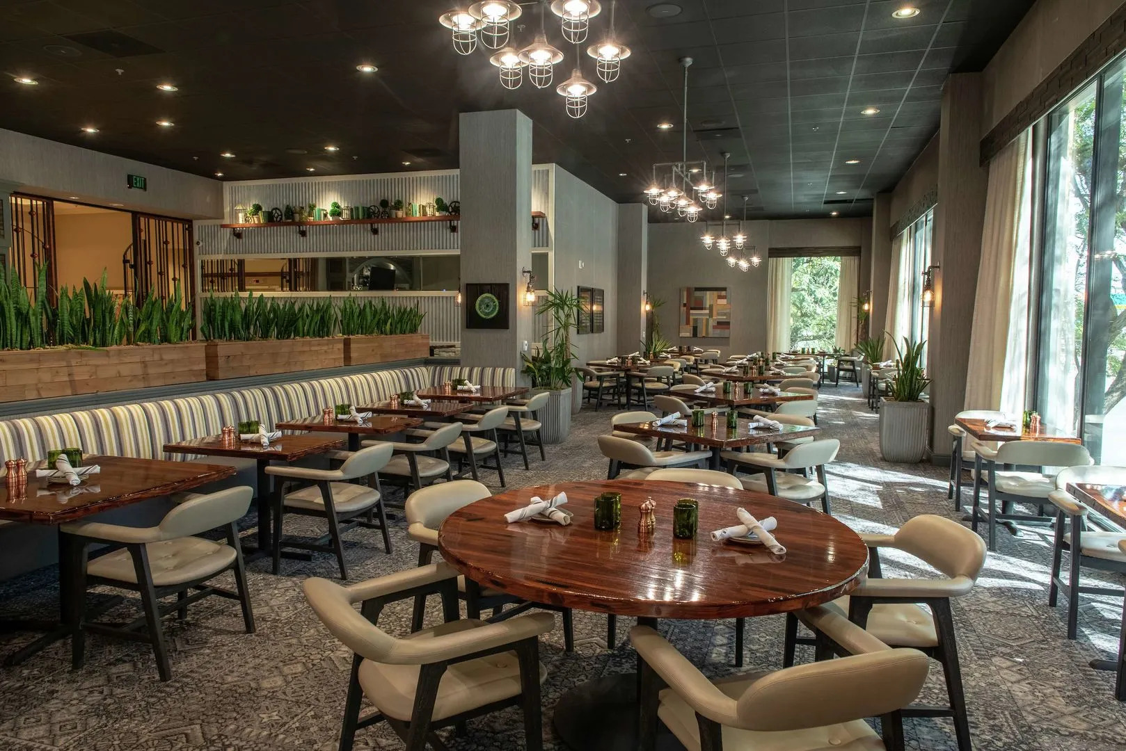 Hotel Zessa Orange County Airport, a DoubleTree by Hilton