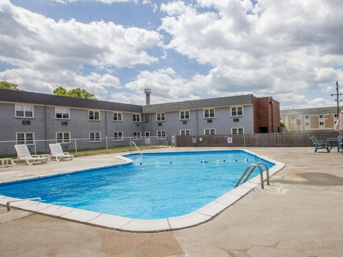 Econo Lodge Inn & Suites Windsor Locks Bradley Airport