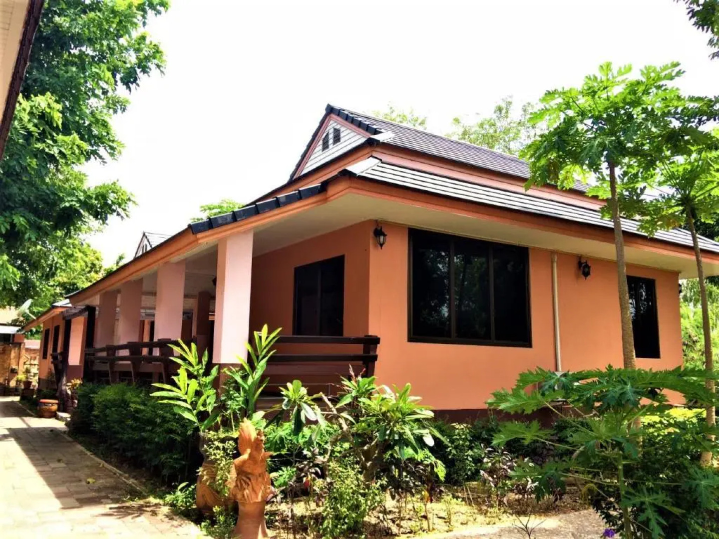 Phalaburi Resort by dreamhouse