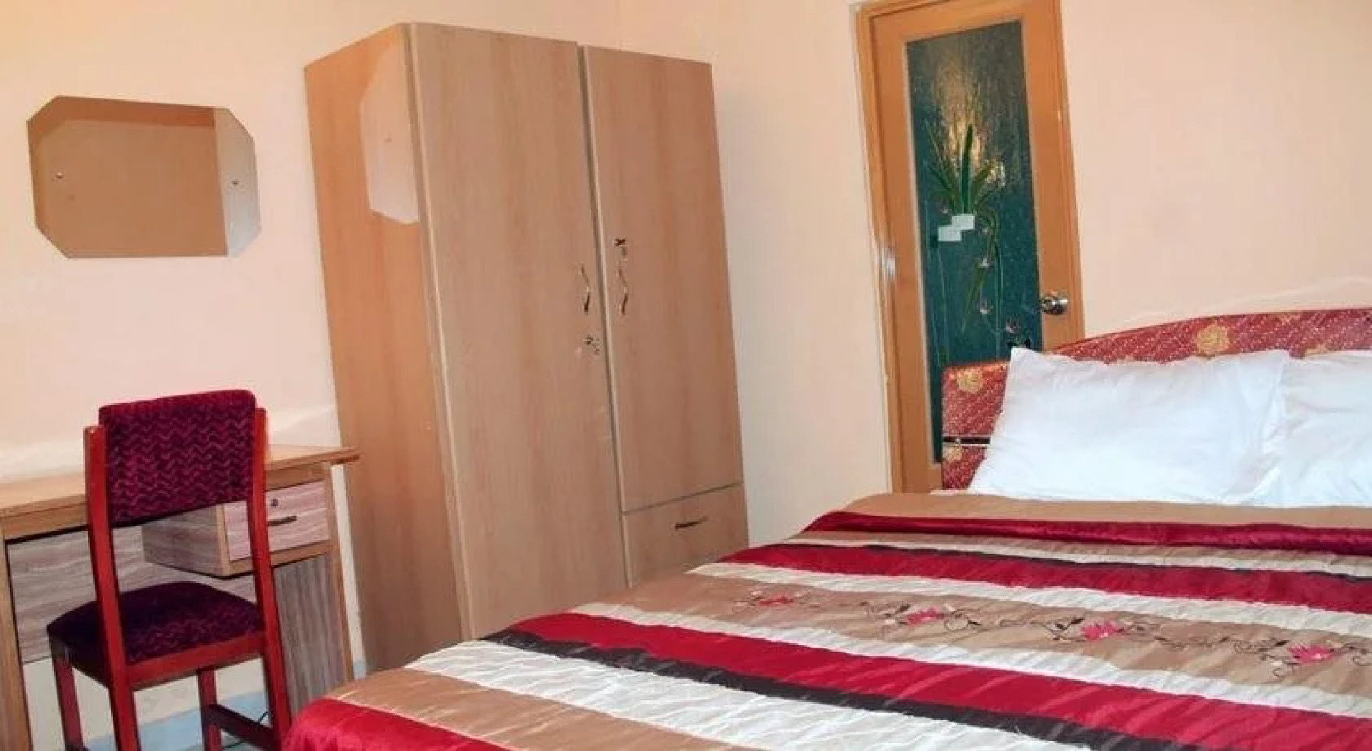 Biney's Apartment Hotel