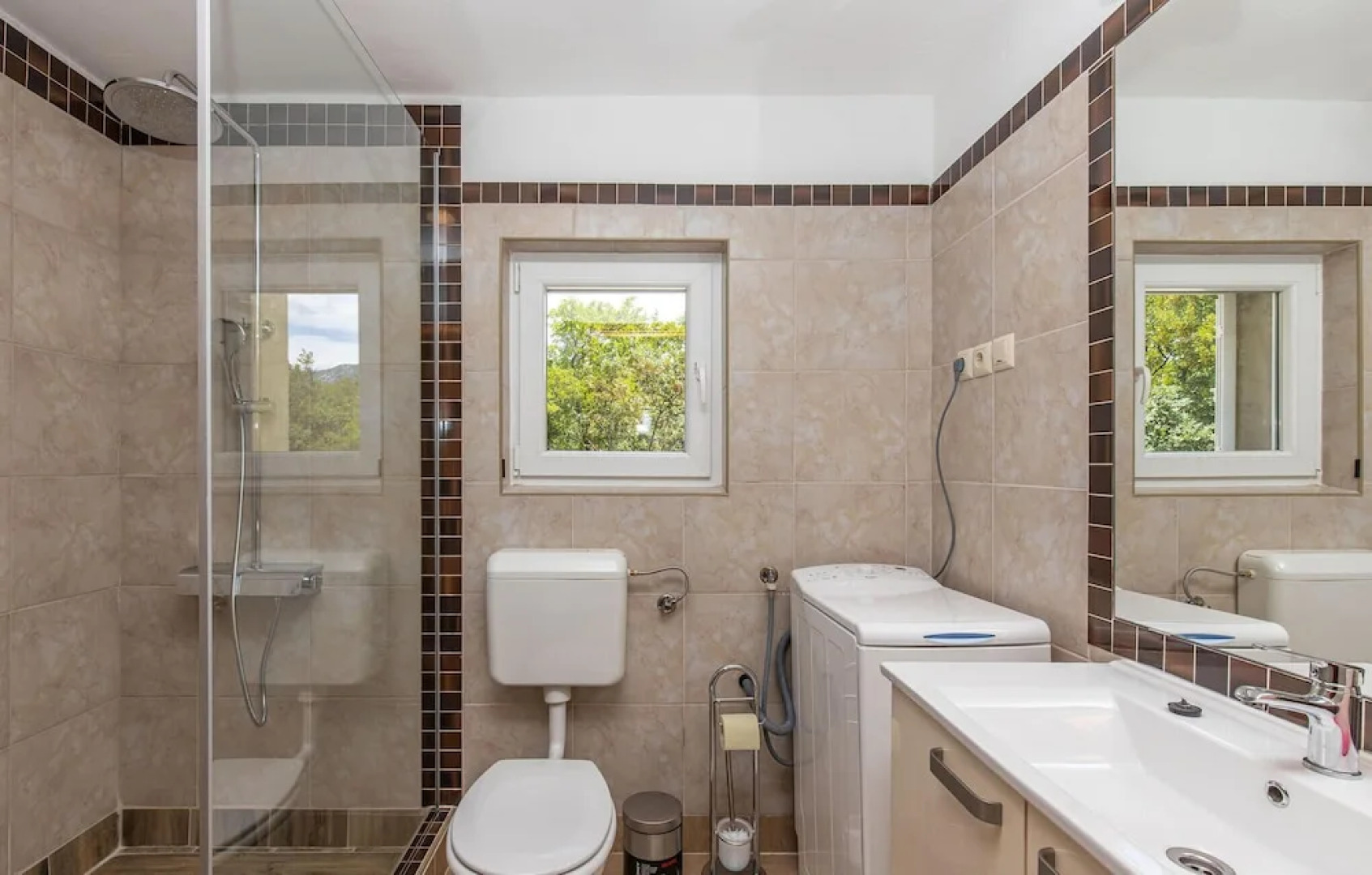 Stunning Home in Smrika With Wifi and 3 Bedrooms