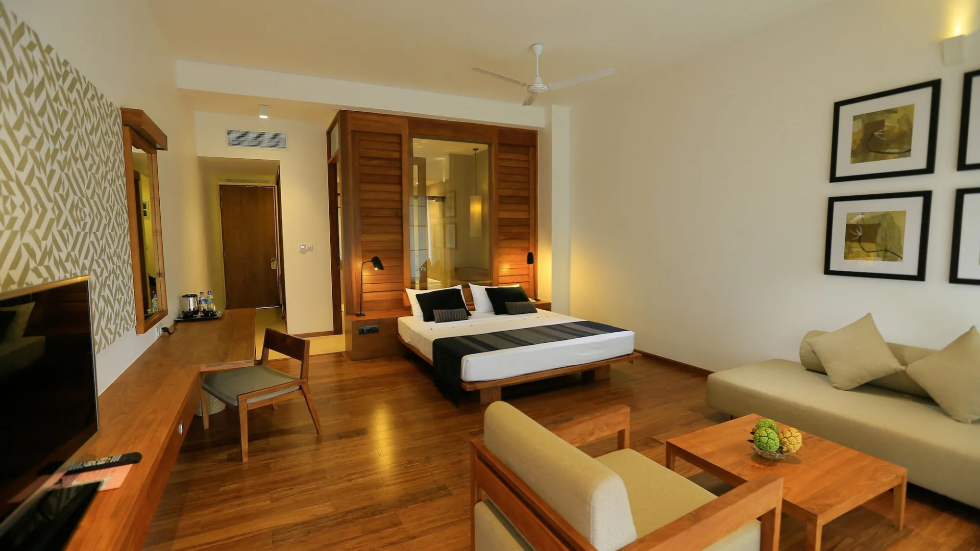 Курортный отель Pandanus Beach Resort & Spa