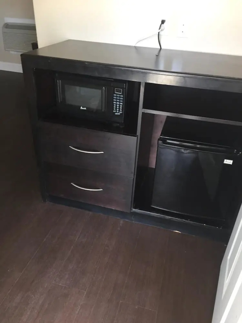 Suburban's  Lavilla Inn