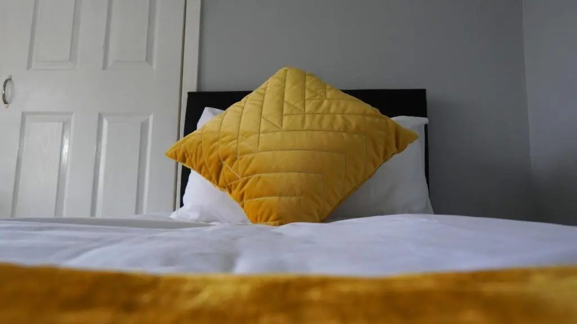 Portobello House - Four Bedroom House perfect for CONTRACTORS - Sleeps 6 - FREE parking