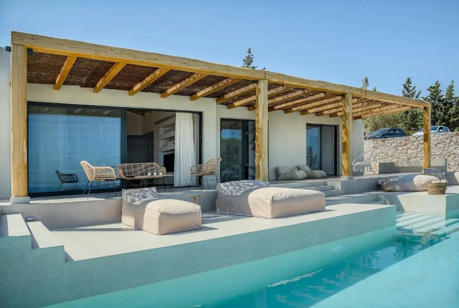 URANOS di GIOIA Villa with magnificent sea view and infinity pool 18x4m