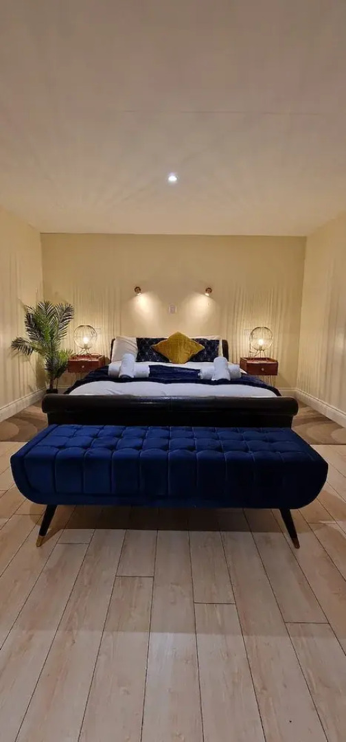 Lily Pad by Paymán Club