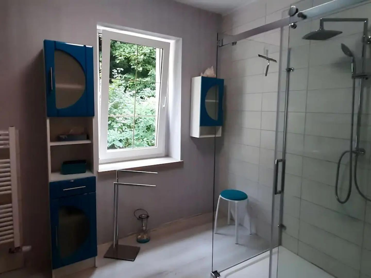 Lakeside Comfort With Garden