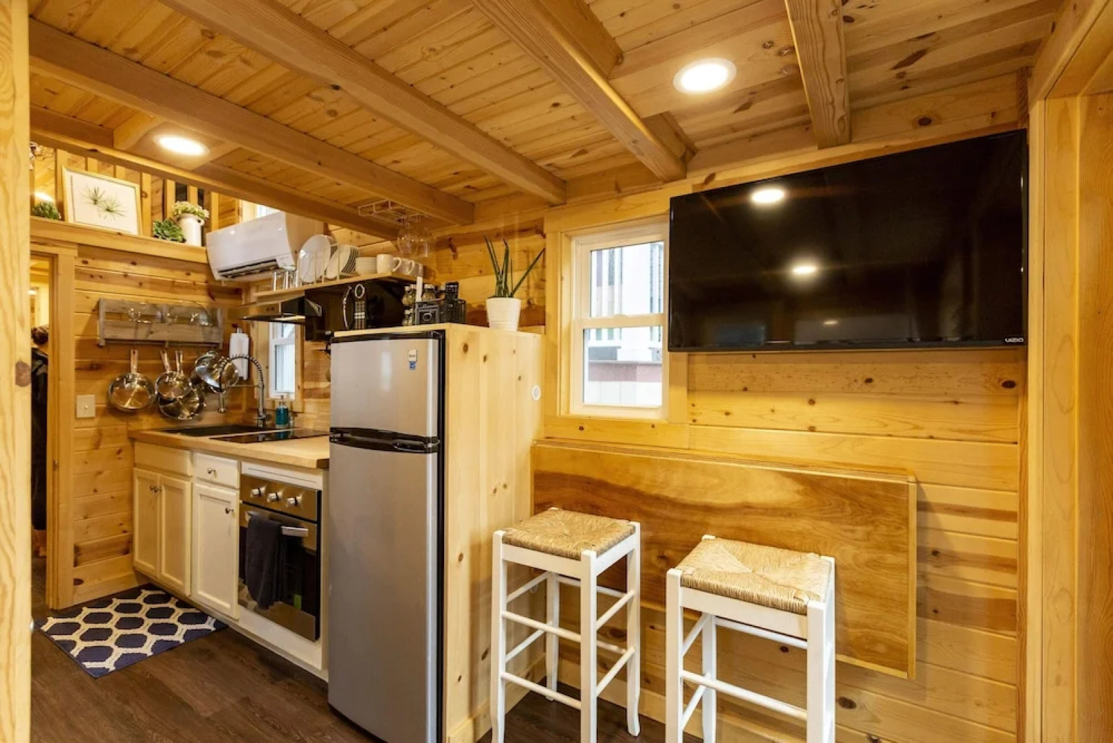 Tiny House! Hot Tub! Pikes Peak & AC