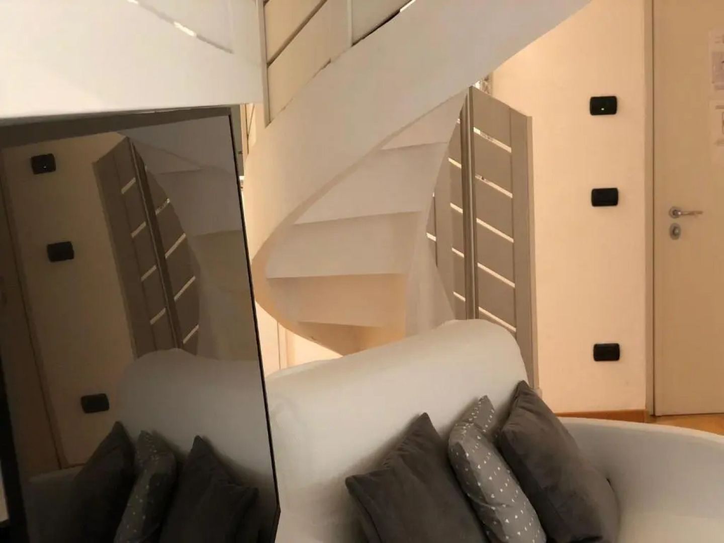 White Residence Apartment