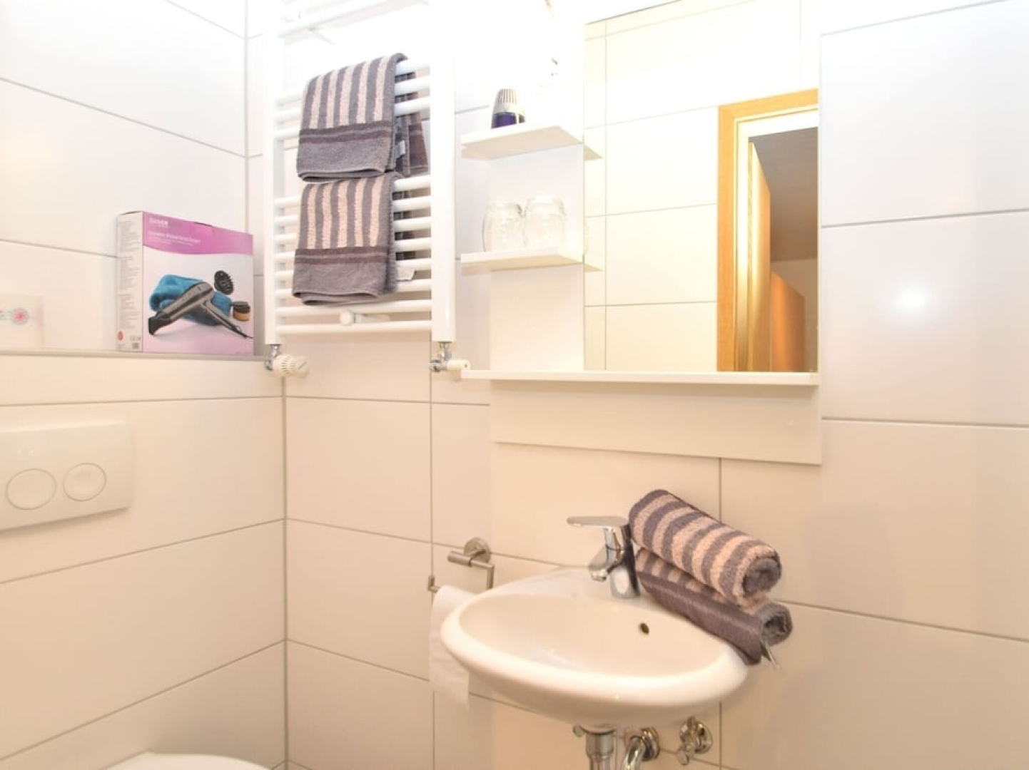 Comfortable Apartment in Quiet Location With Gorgeous South-facing Balcony