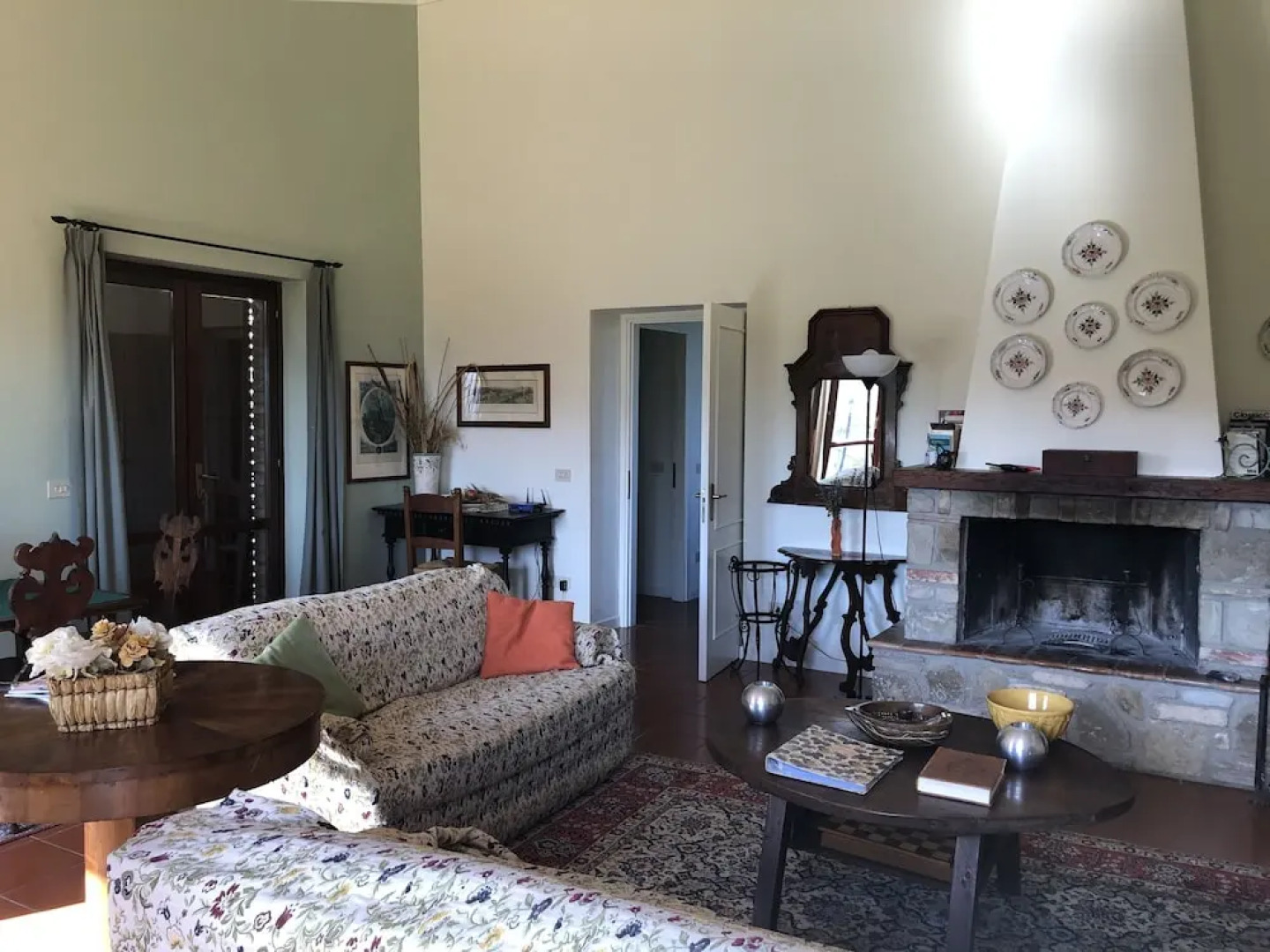 6 Bedrooms Umbrian farmhouse