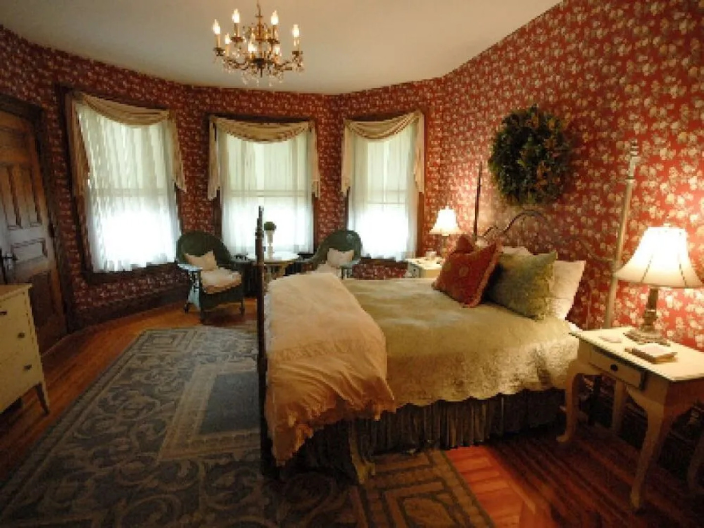 Circular Manor Bed and Breakfast