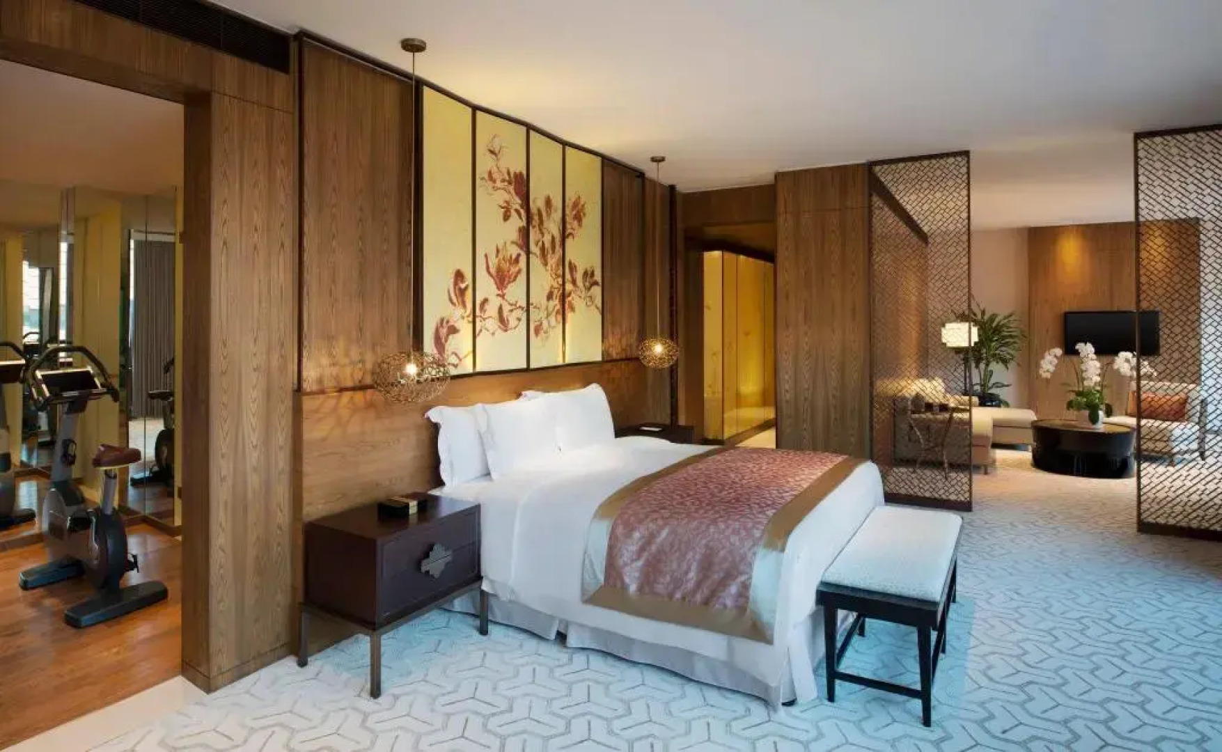 HUALUXE Shanghai Twelve at Hengshan by IHG