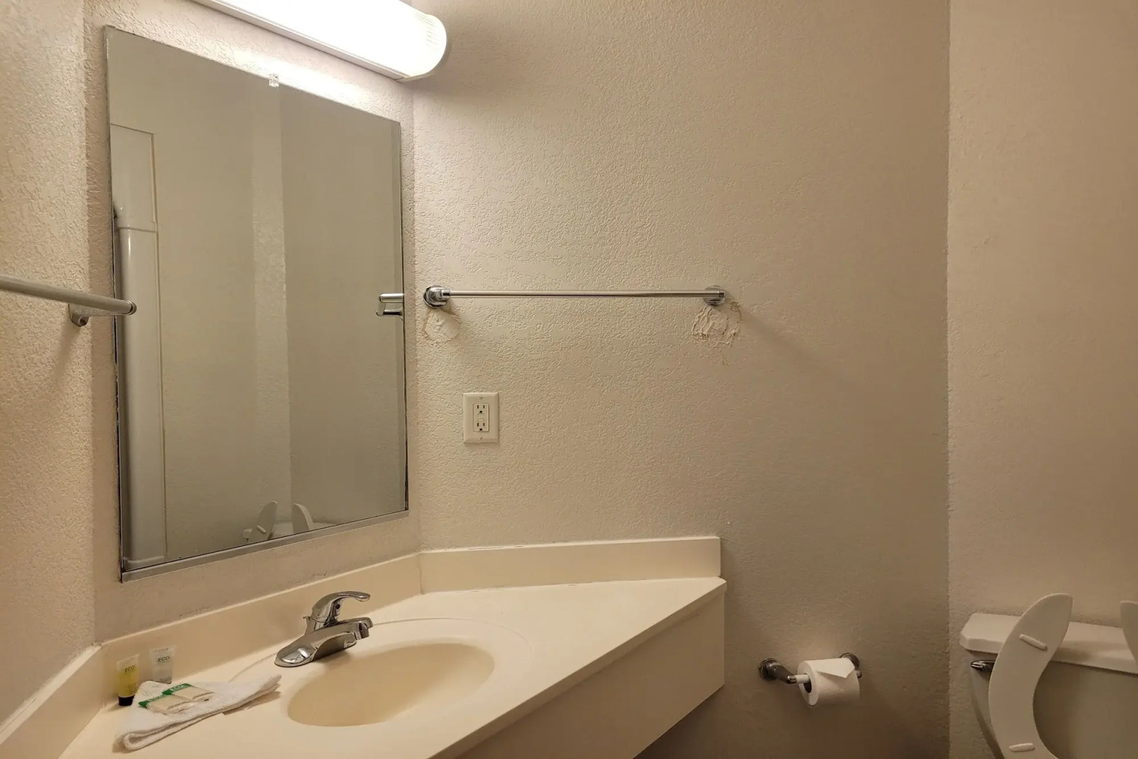 Modern Stay 39 Lakeview By OYO Minonk Garden