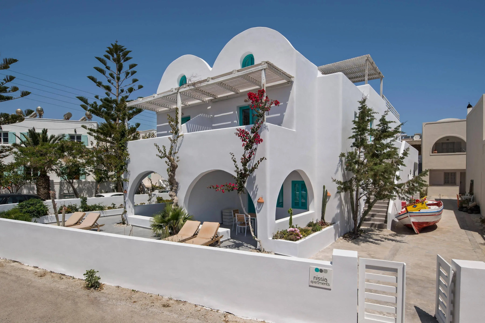 Nissia Beach Apartments and Suites