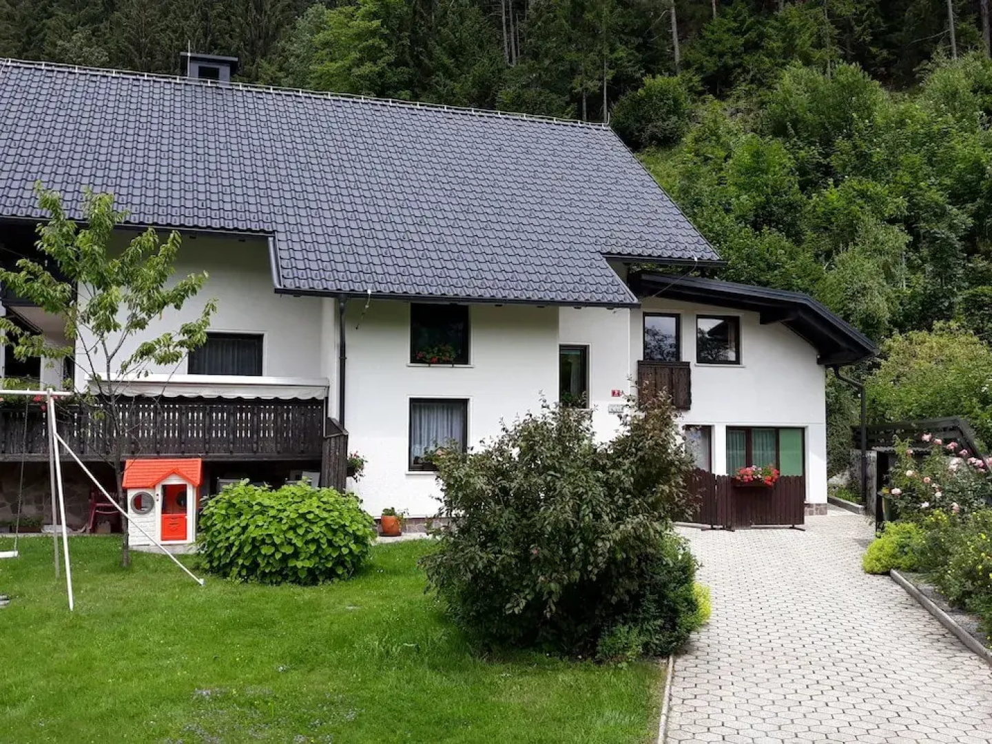Apartments Jakelj