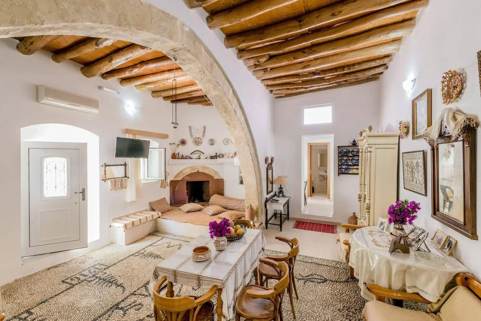 Kamariko Traditional House