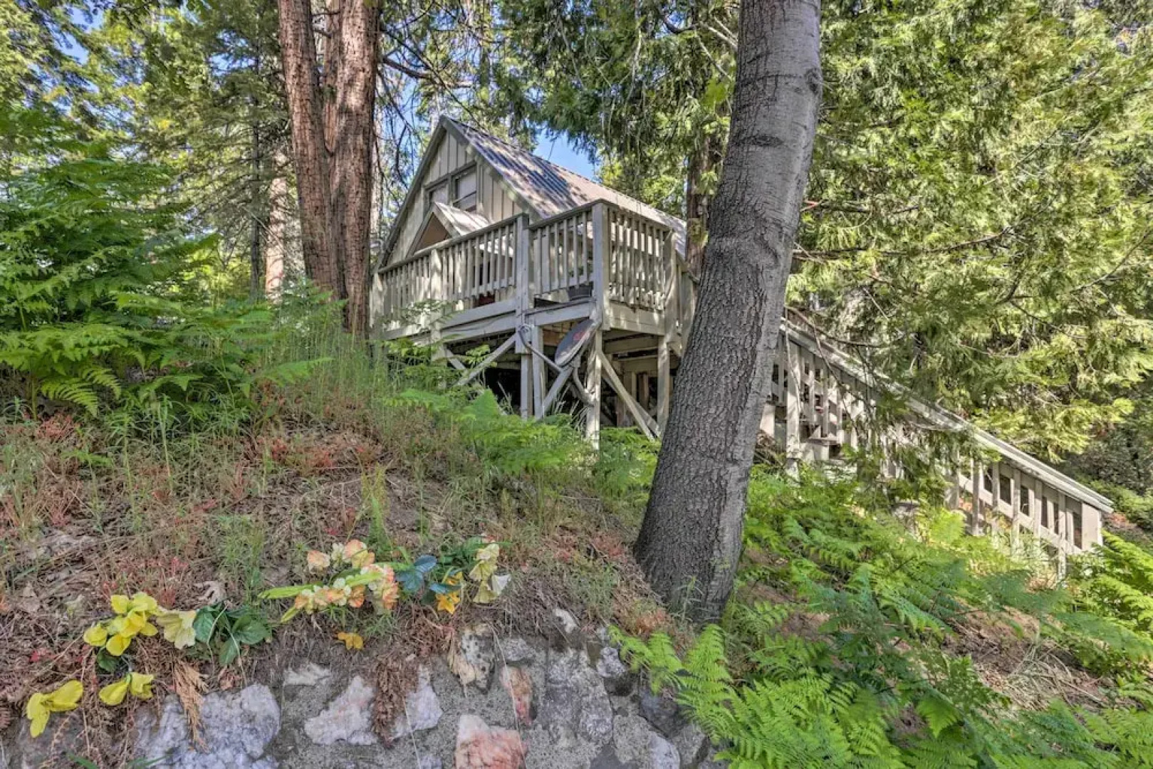 Half-mi to Shaver Lake: Cabin w/ Wraparound Deck