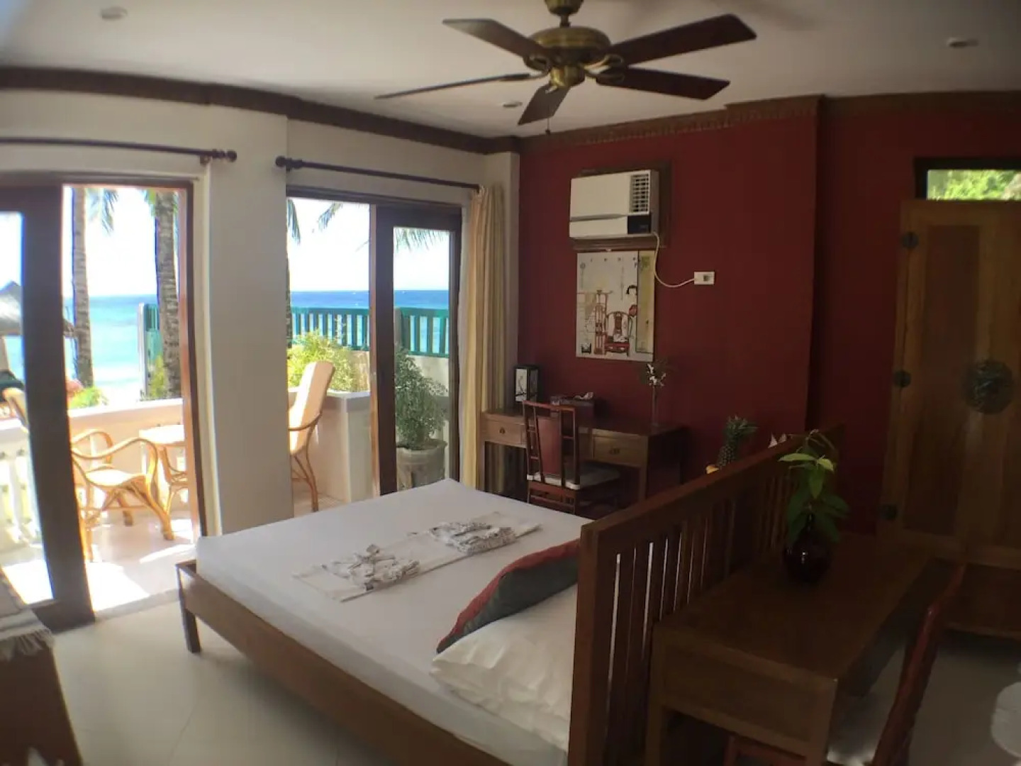 White Beach Dive & Kite Resort Carabao