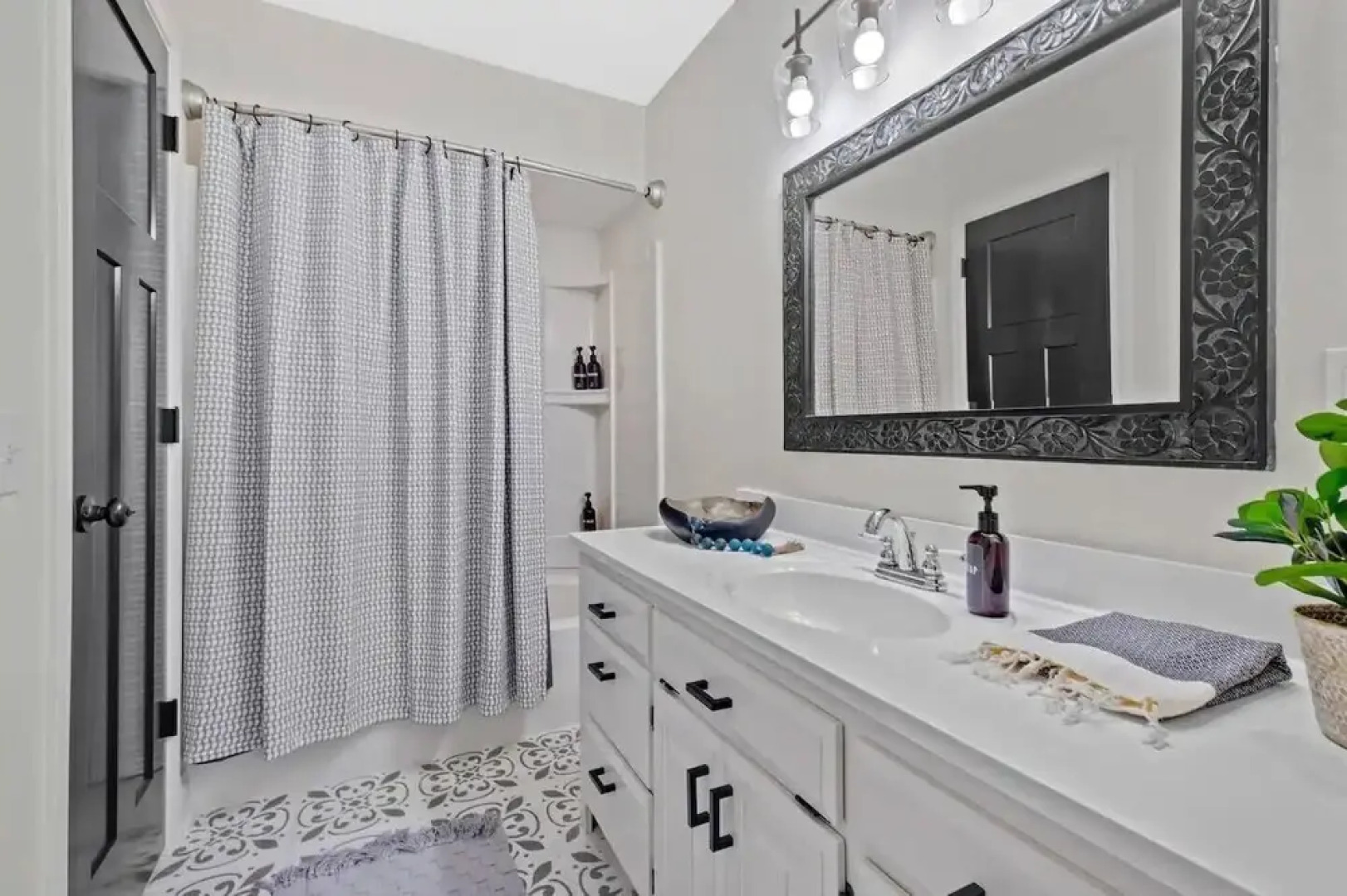 Tunnel Vision Trail Home -8 Min From Lake Windsor! 4 Bedroom Home by Redawning