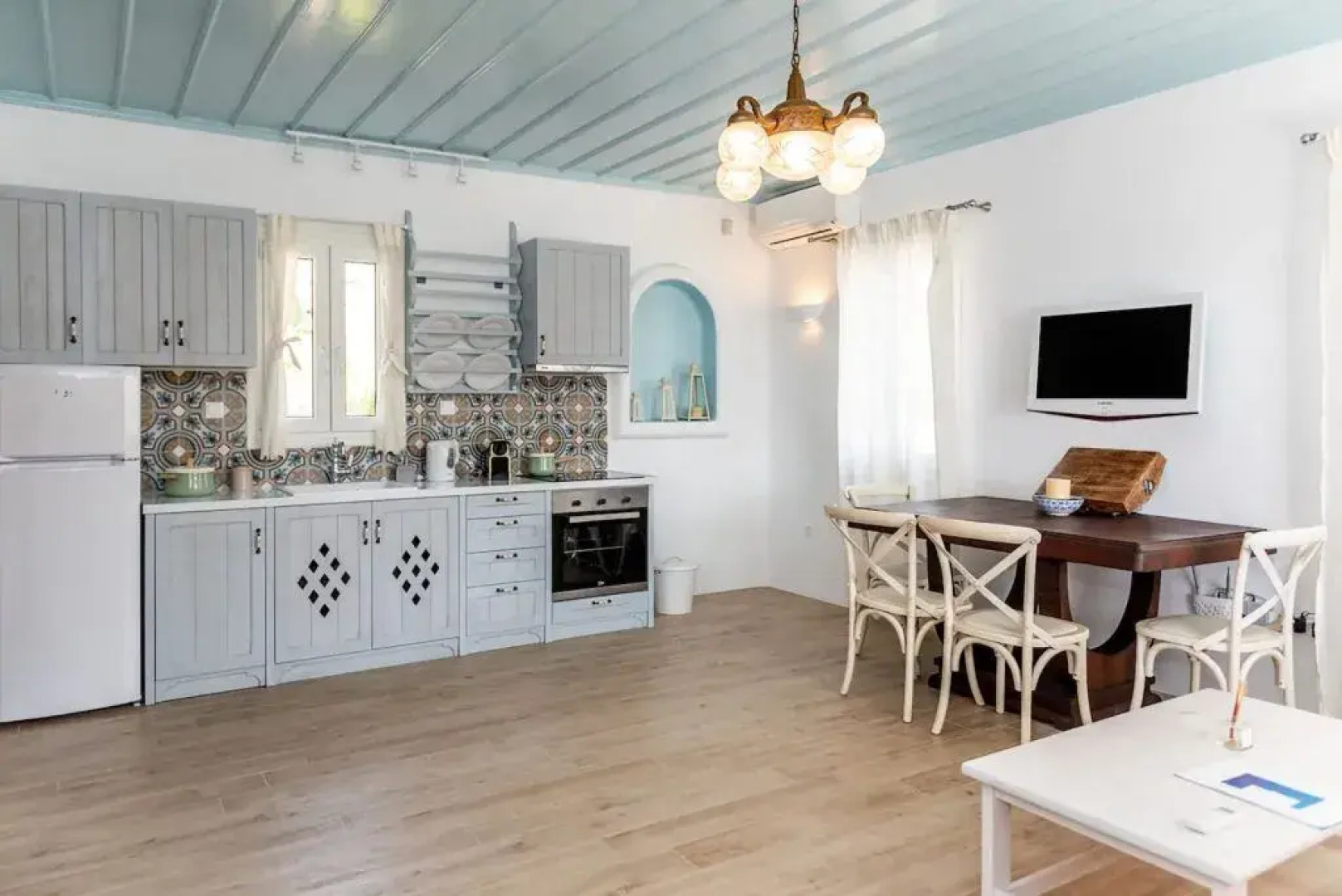 Etesians Suites & Villas