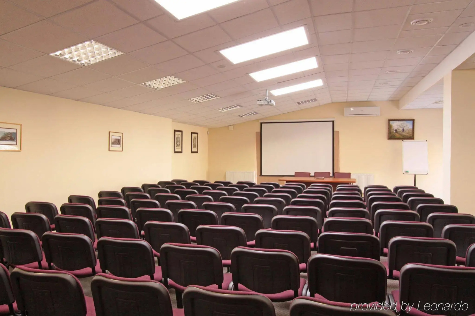 Optima Дворжец Львов