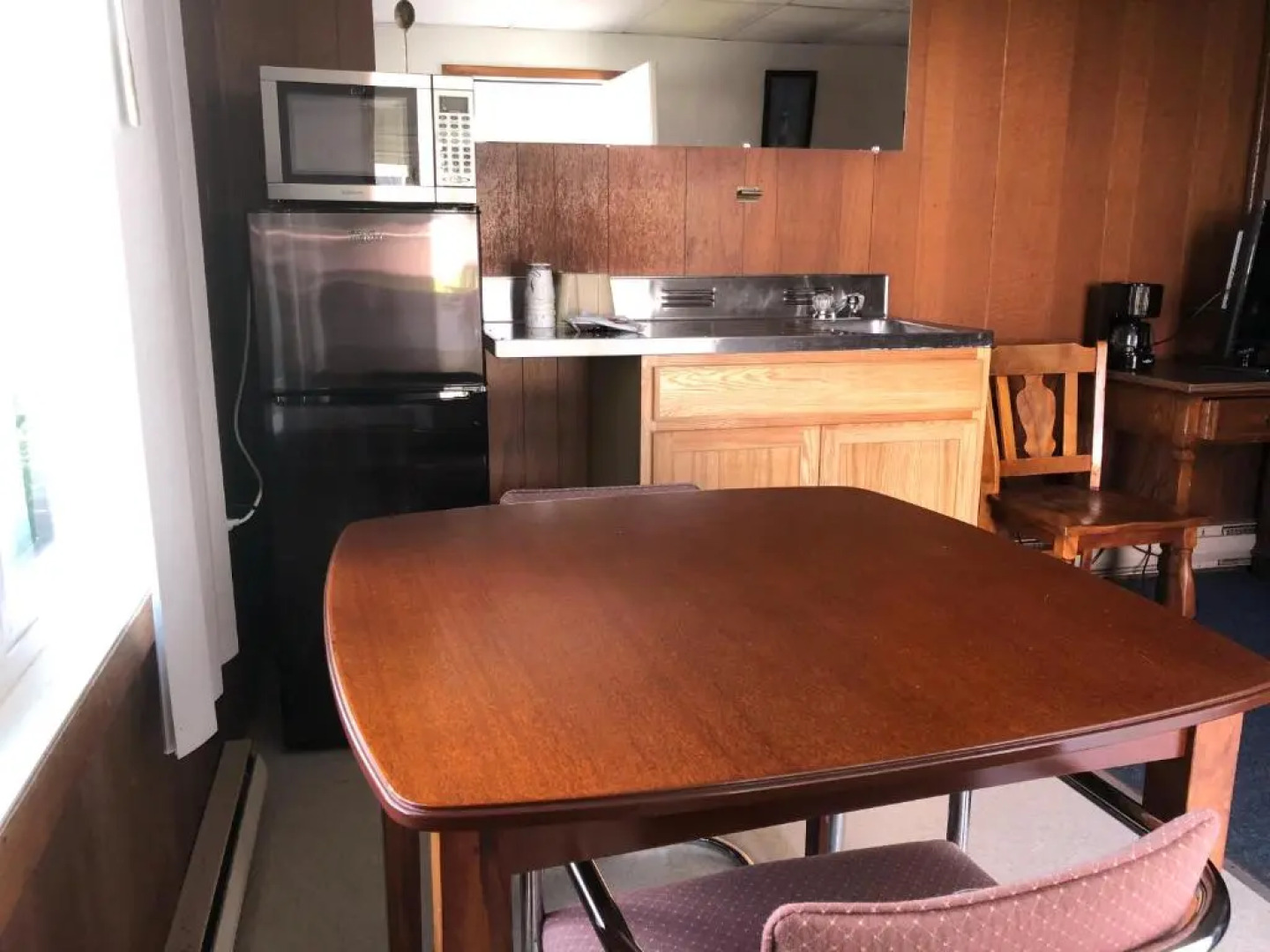 Showboat Motel Restaurant & Bar