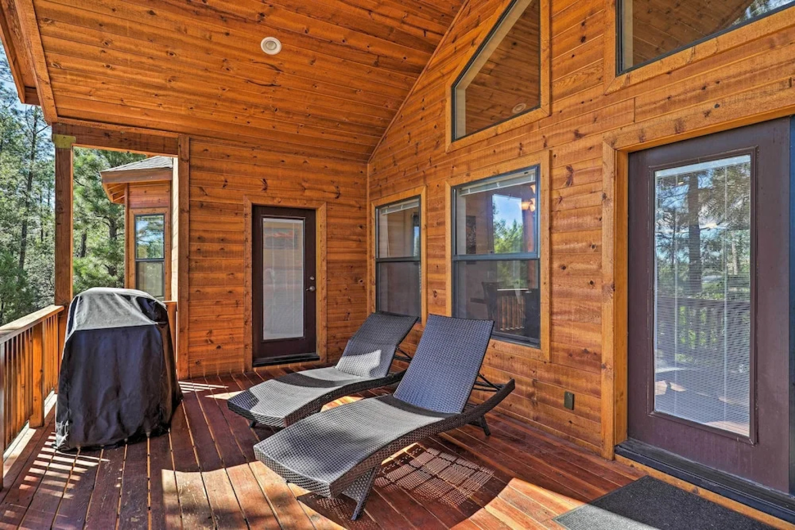 Serene Lakeside Cabin w/ Decks + Edler Lake Views!