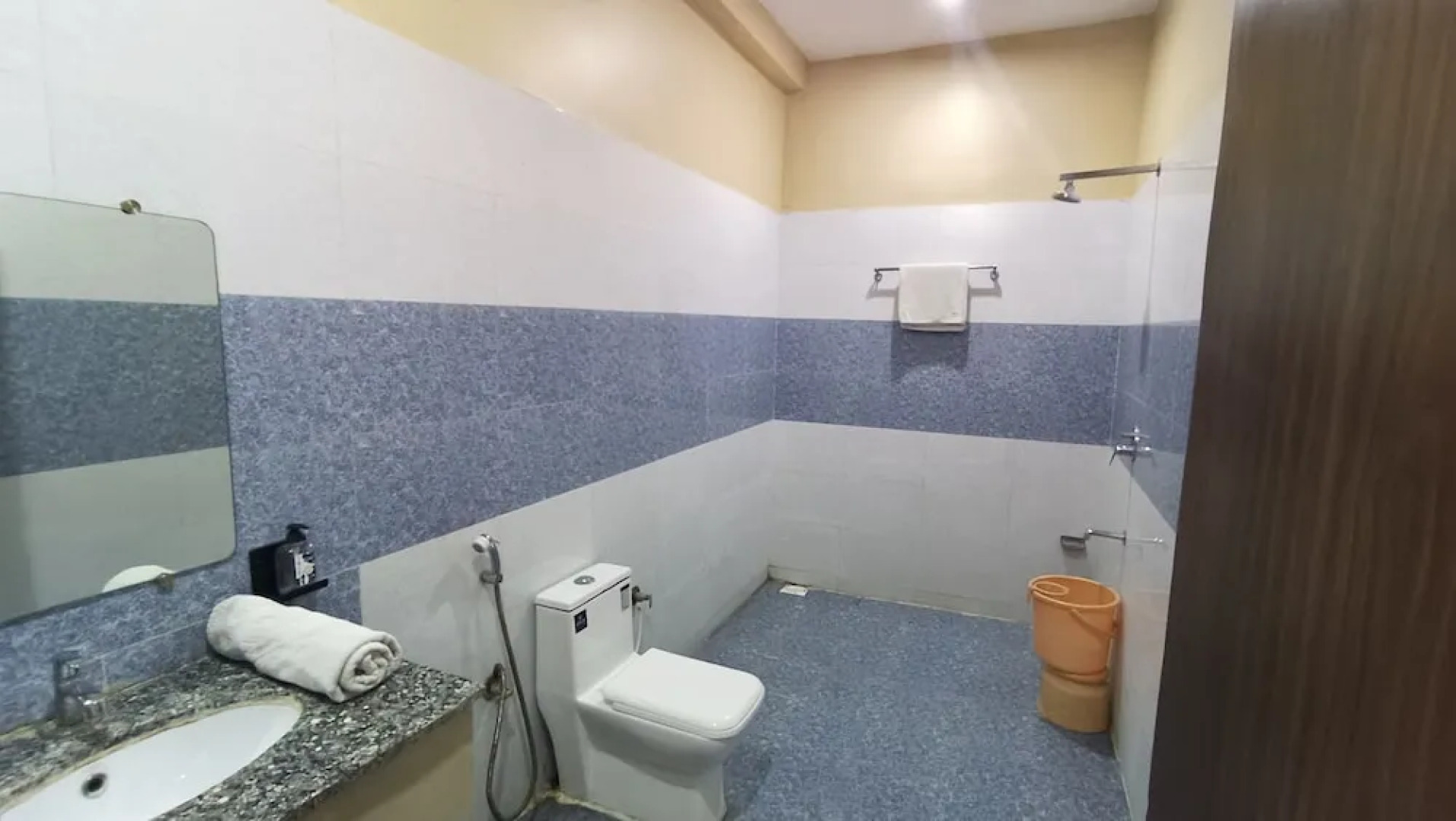 Kanha Hotel & Resort