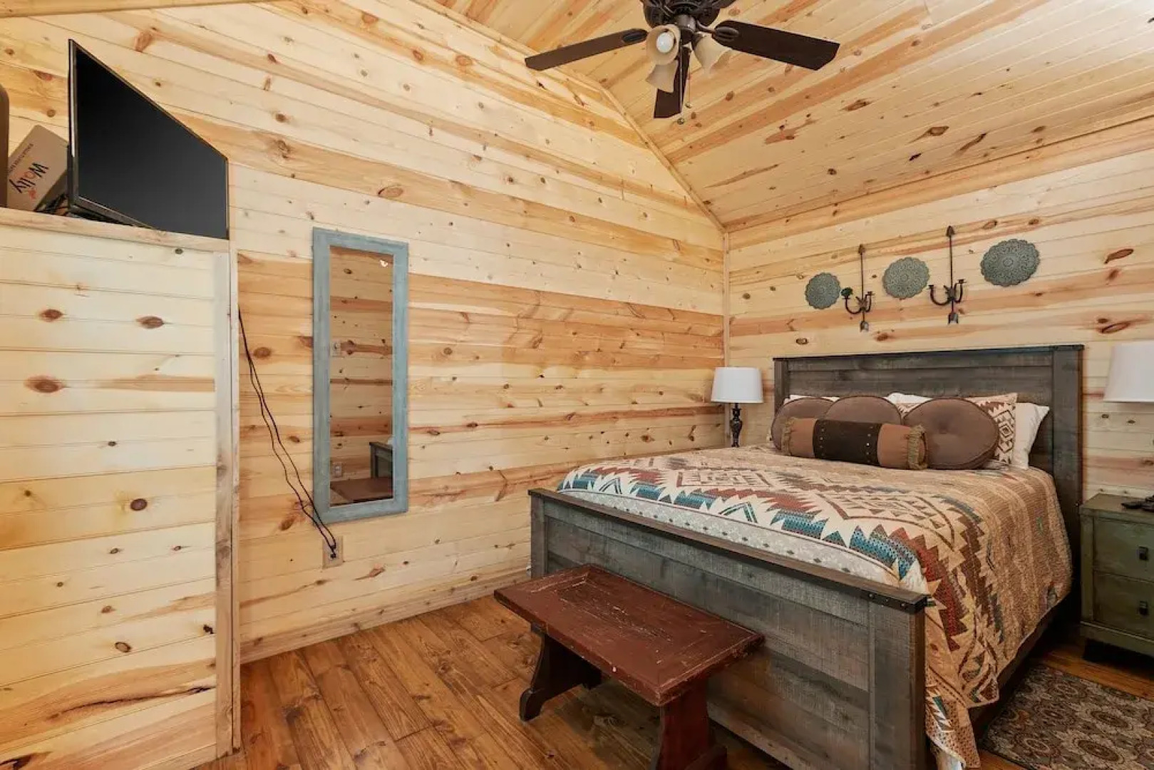 Hr 5 - The Indian 1 Bedroom Cabin by RedAwning