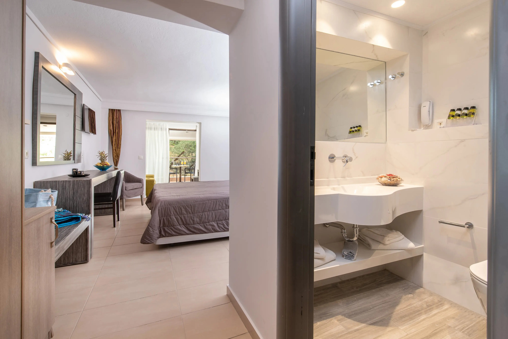 Lagomandra Hotel and Spa