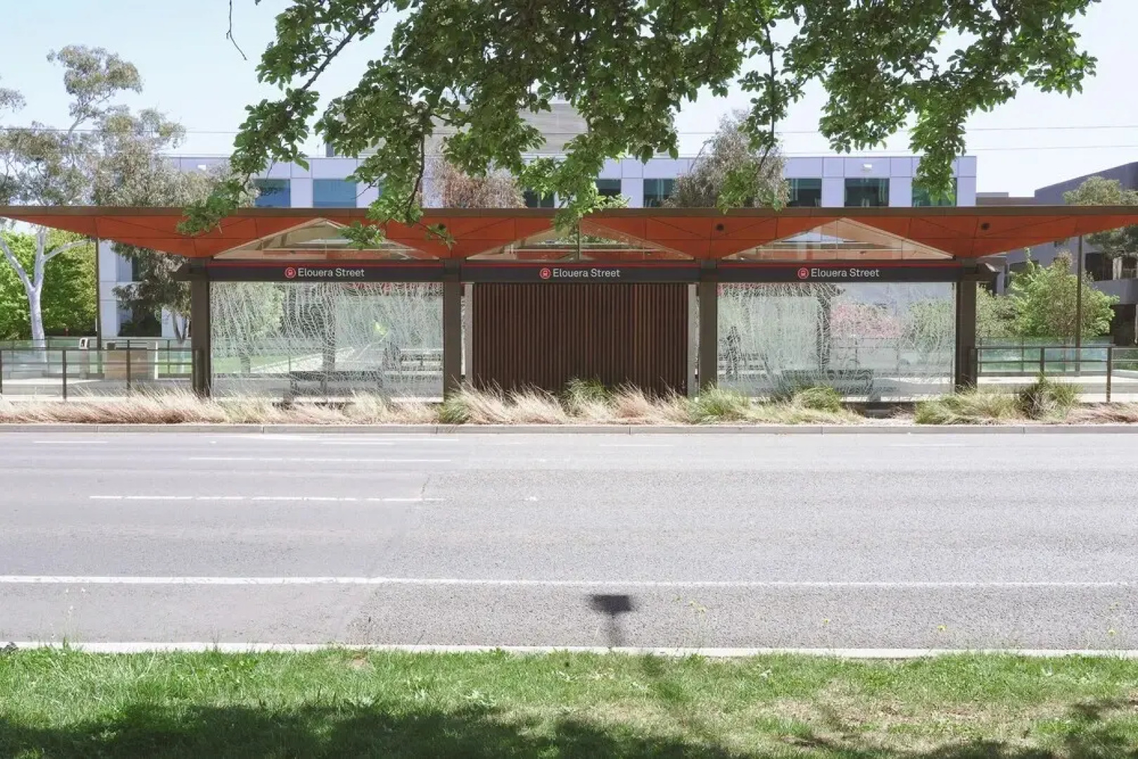 Modern apt in heart of the city