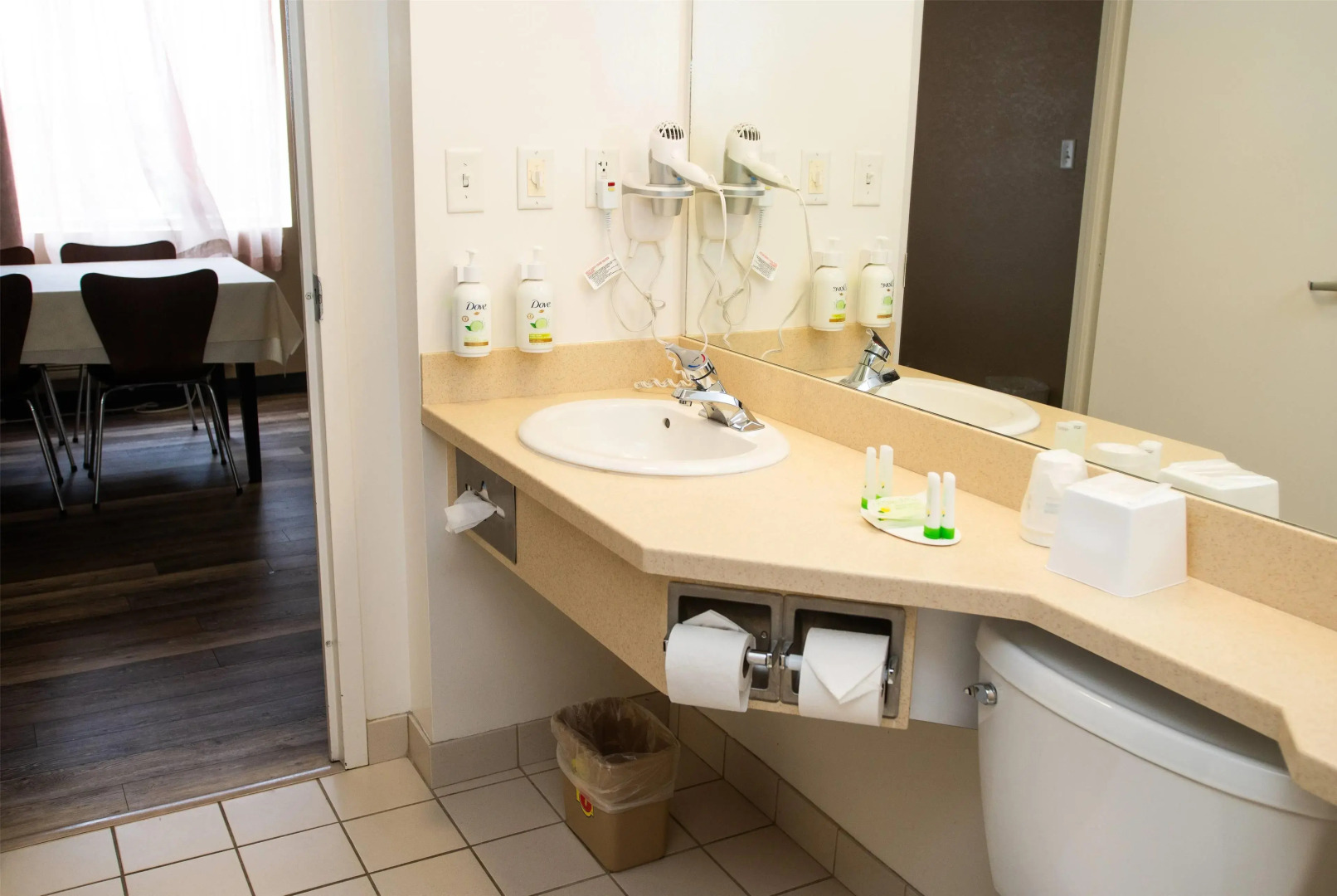 Super 8 by Wyndham Mississauga