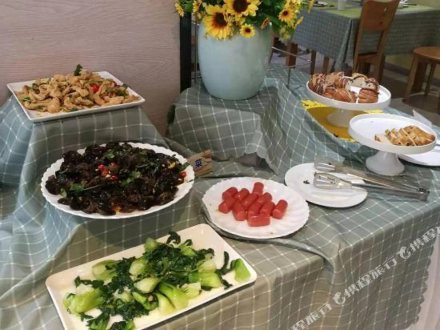 Unitour Hotel (Nanning Dongge Road Chaoyang Square Subway Station)