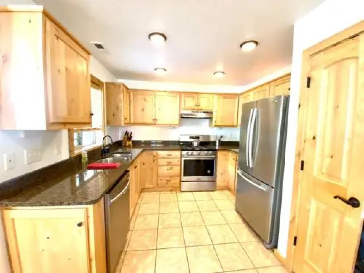 Raspberry Garden Inn & Suites