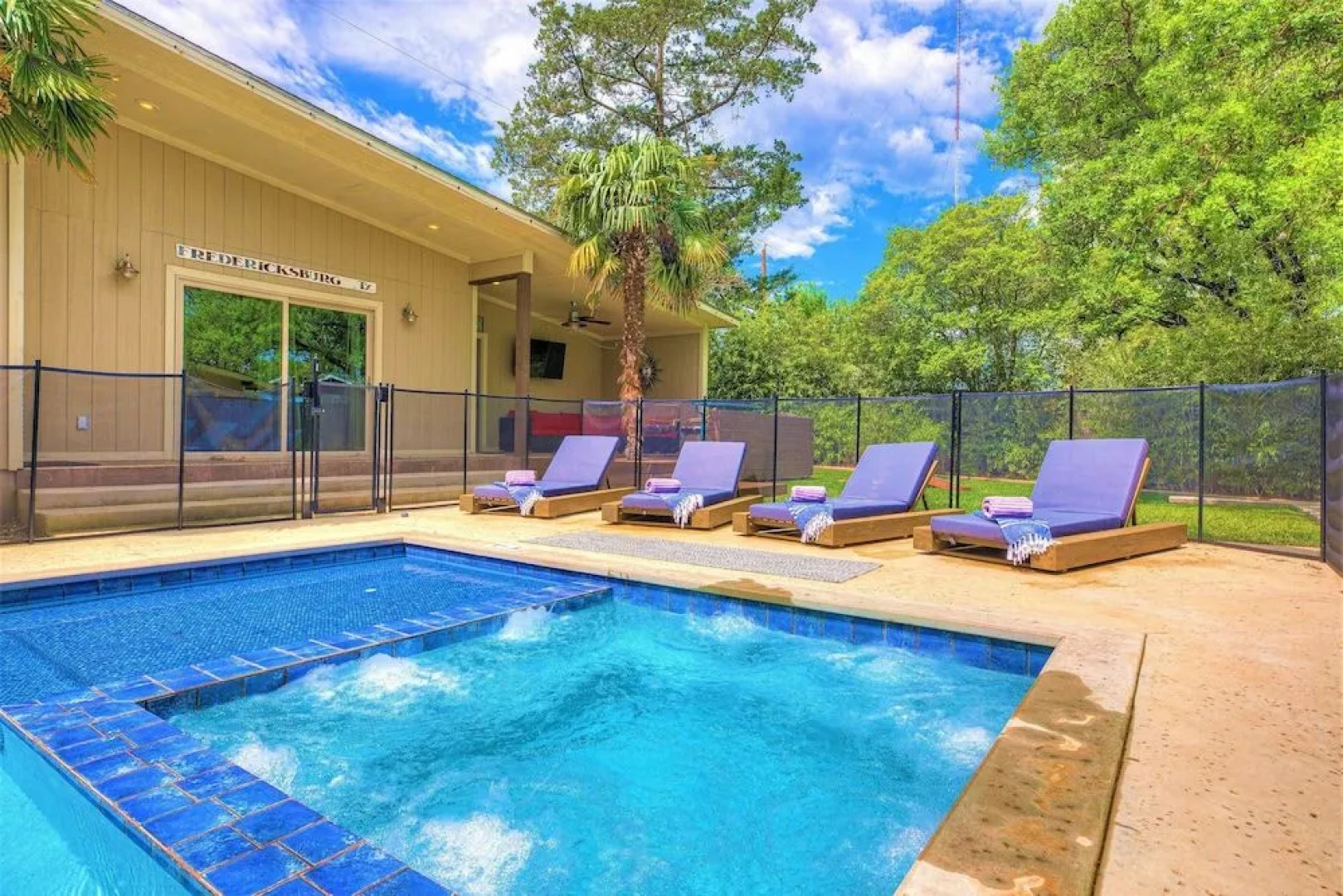 Large Luxury Home W/pool, Hot-tub, Grill/bar, &cin