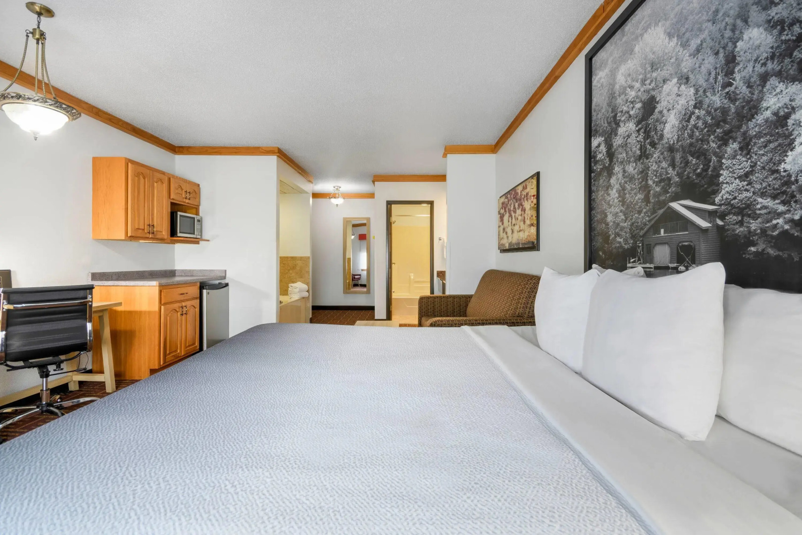 Super 8 by Wyndham Eveleth